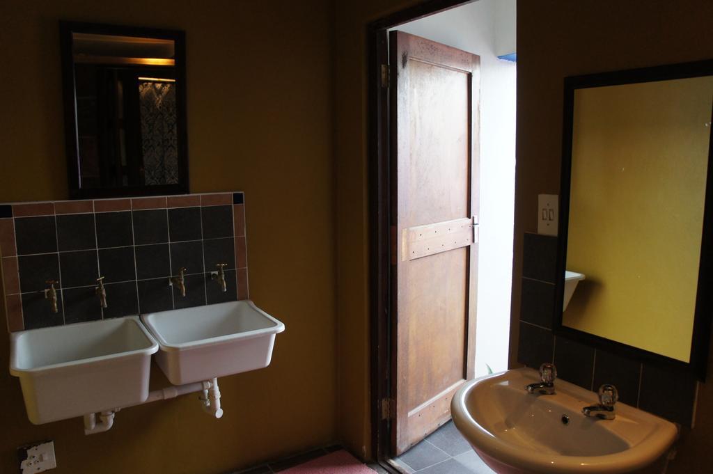 Cape Agulhas Backpackers Hostel Struisbaai Room photo